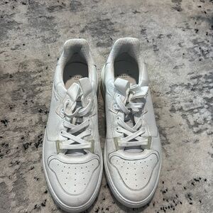 Givenchy.  White, men’s sneakers.  Can be cleaned.